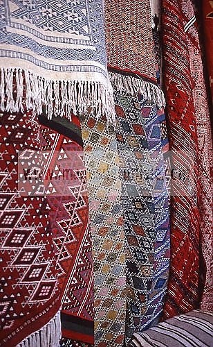 kairouan;medina;decoration;artisanat;rue;ruelle;tapis;tissage