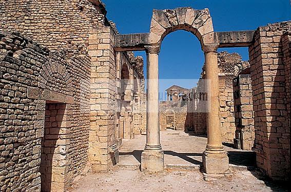 architecture antique;antiquite;romain;dougga;frigidarium;thermes