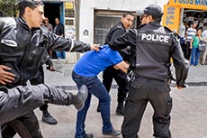 Affrontements police et pro Azyz